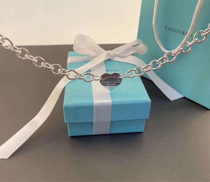 Foreign trade hot Tiffany single peach heart  925 silver heart charm bracelet series inspired by a design in 1969, the classic logo perfectly interprets Tiffany's extraordinary, bracelet style is elegant and extraordinar