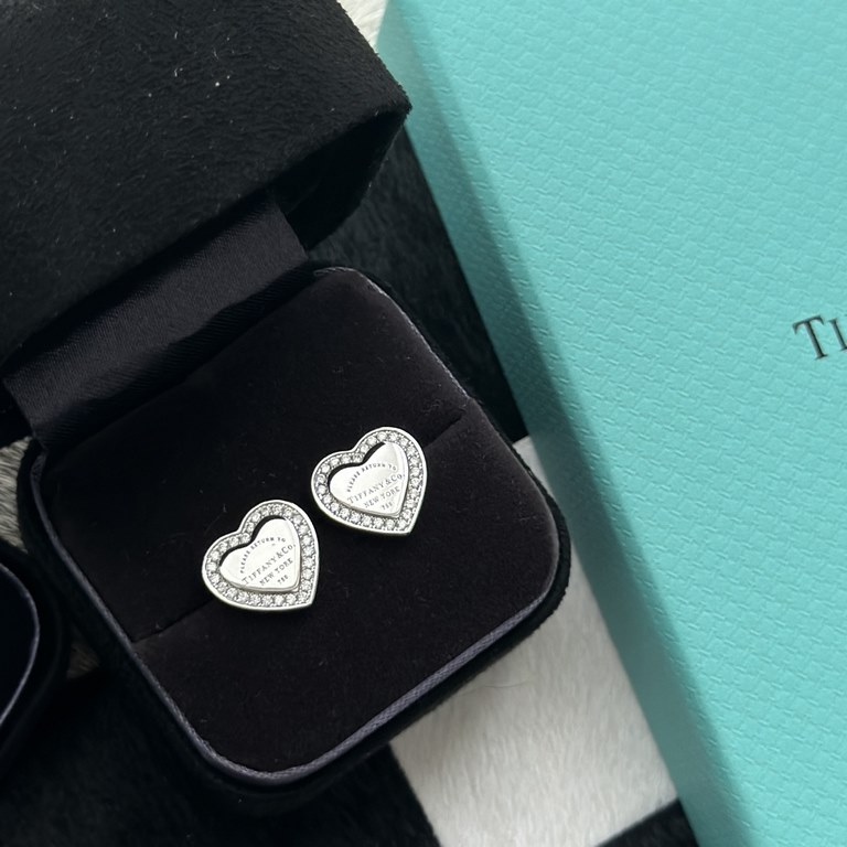 C241 Tiffany Tiffany new heart plate row diamond earrings classic hundred match counter new hundred match single genuine synchronization S925 sterling silver to create the actual shooting exquisite craftsmanship popular 