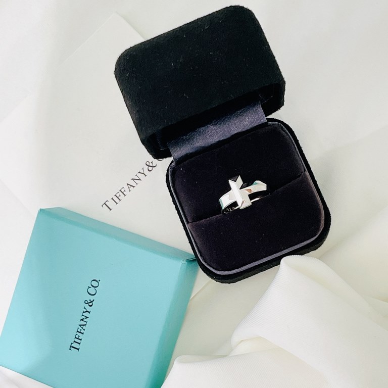 B812   Tiffany tiff T1 Series Newest Single T Wide Polished Ring Exclusive High-end Customization Yang Mi Goddess Same Model The design highlights the exquisite elegance, understated blossom of self-confidence Very delic