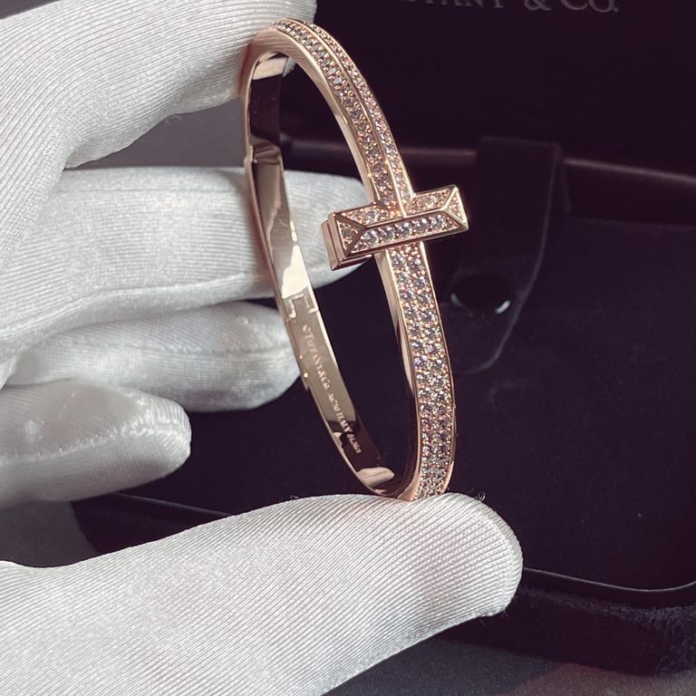 Brand new T1 luxury full diamonds wide style bracelet (size 17)Reference to the counter Z P model production, did not buy ZP, because it is too expensive Oh   The details of the appearance and ZP are consistent, repeated