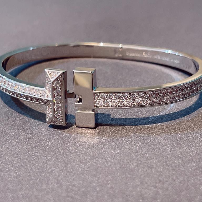 Brand new T1 luxury full diamonds wide style bracelet (size 17)Reference to the counter Z P model production, did not buy ZP, because it is too expensive Oh   The details of the appearance and ZP are consistent, repeated