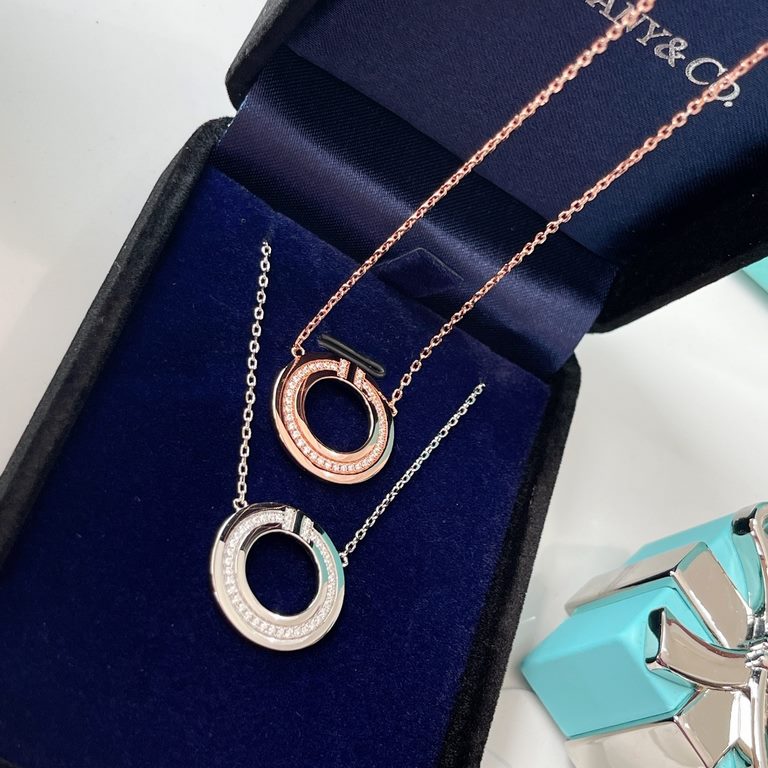 [Buy level] Tiffany Tiffany New listing! T two series Circle full of diamonds Double T necklace Selected original consistent imported s925 sterling silver material plating 18k rose gold using high carbon diamonds set by 