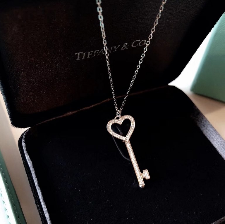 Tiffany Tiffany Keys Collection Heart Key Necklace Ultra fine craftsmanship Original one to one customized Using imported s925 sterling silver material electroplated thick gold No fading and no allergy Crafted the highes