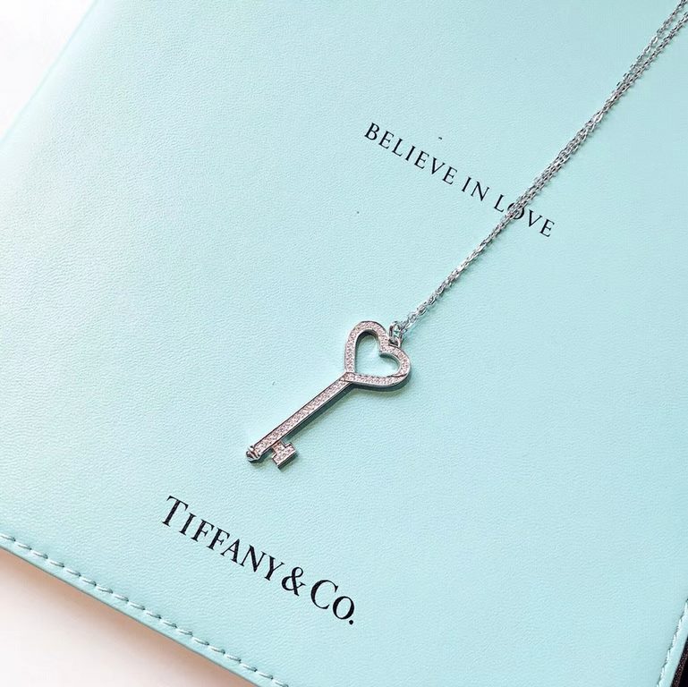 Tiffany Tiffany Keys Collection Heart Key Necklace Ultra fine craftsmanship Original one to one customized Using imported s925 sterling silver material electroplated thick gold No fading and no allergy Crafted the highes