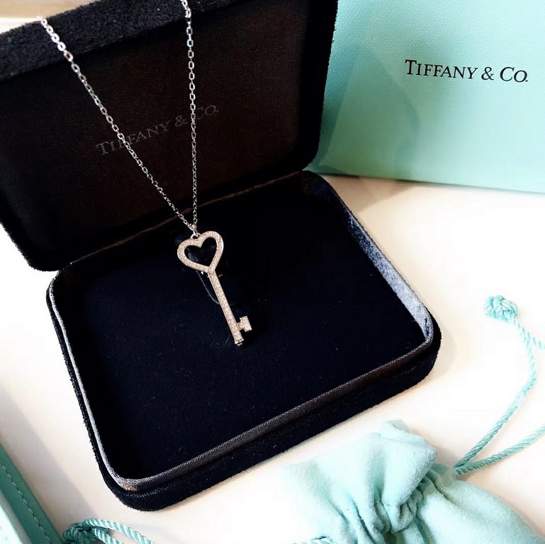 Tiffany Tiffany Keys Collection Heart Key Necklace Ultra fine craftsmanship Original one to one customized Using imported s925 sterling silver material electroplated thick gold No fading and no allergy Crafted the highes