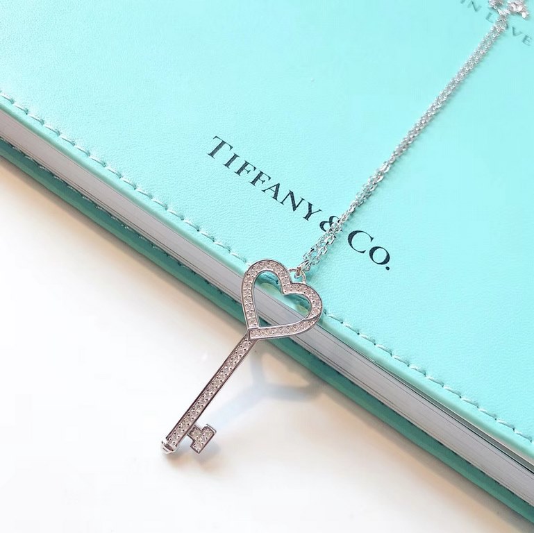 Tiffany Tiffany Keys Collection Heart Key Necklace Ultra fine craftsmanship Original one to one customized Using imported s925 sterling silver material electroplated thick gold No fading and no allergy Crafted the highes