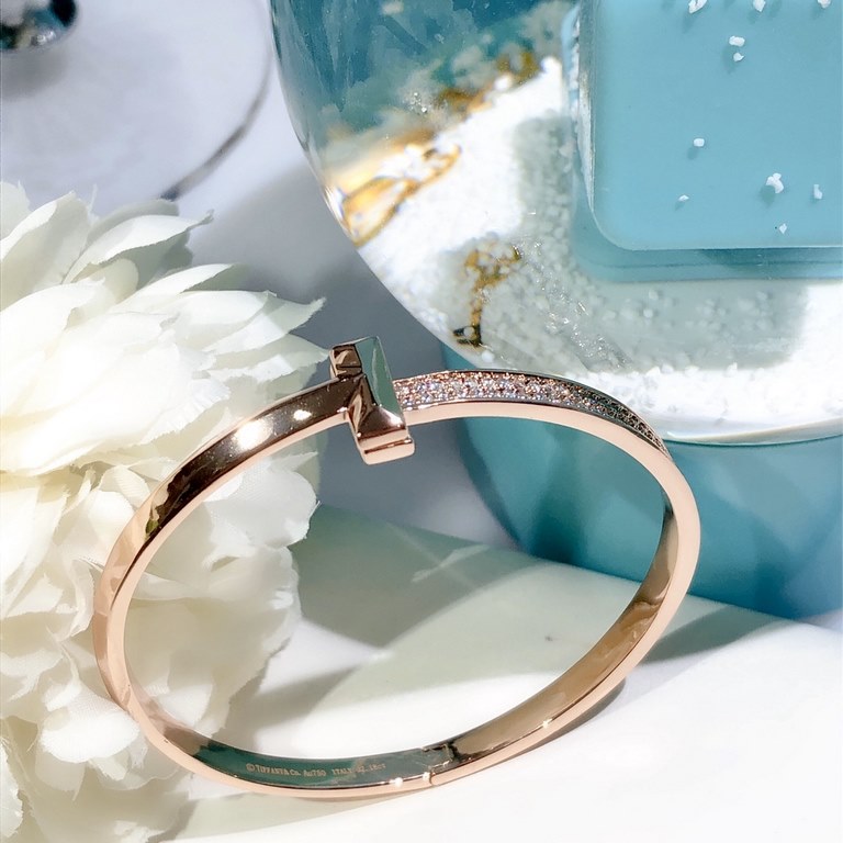 Tiffany Tiffany 2020 T1 Series Wide Semi-Diamond Bracelet Exclusive Premiere High-end customized Goddess same model Designed to highlight the exquisite elegance, low-key bloom confidence Very delicate and eye-catching. S