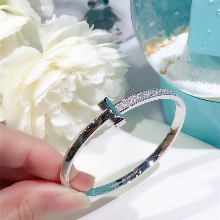 Tiffany Tiffany 2020 T1 Series Wide Semi-Diamond Bracelet Exclusive Premiere High-end customized Goddess same model Designed to highlight the exquisite elegance, low-key bloom confidence Very delicate and eye-catching. S