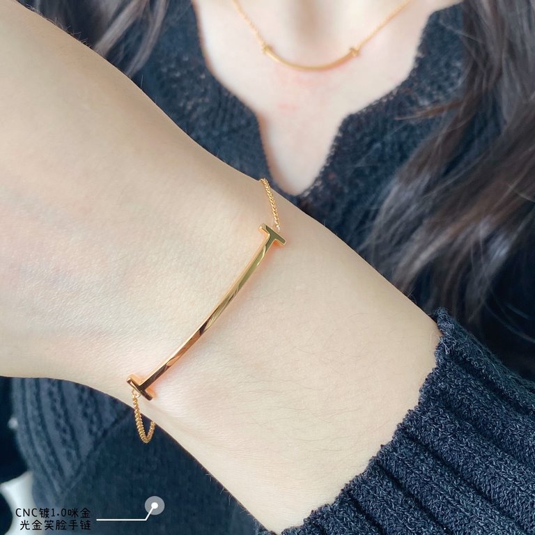 V gold material Tiff    counter Latest Double T  Smile  Tiffany light gold smiley bracelet  11 heavy industry tiffany to smiley face the strongest inspiration for the design of the smile is one of the most beautiful self