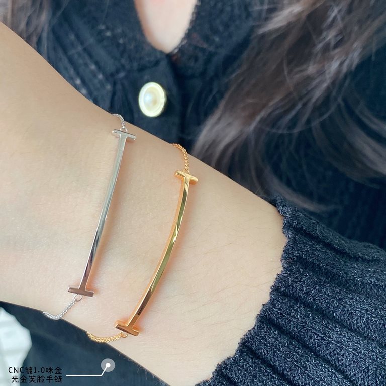 V gold material Tiff    counter Latest Double T  Smile  Tiffany light gold smiley bracelet  11 heavy industry tiffany to smiley face the strongest inspiration for the design of the smile is one of the most beautiful self