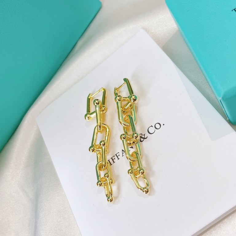 Tiffany Tiffany HardWear Collection Chain  Long Stud Earrings Elegance and subversive spirit go hand in hand, sensitively capturing the essence and energy of the stylish woman strolling through New York. Tensioned and st