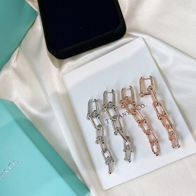 Tiffany Tiffany HardWear Collection Chain  Long Stud Earrings Elegance and subversive spirit go hand in hand, sensitively capturing the essence and energy of the stylish woman strolling through New York. Tensioned and st