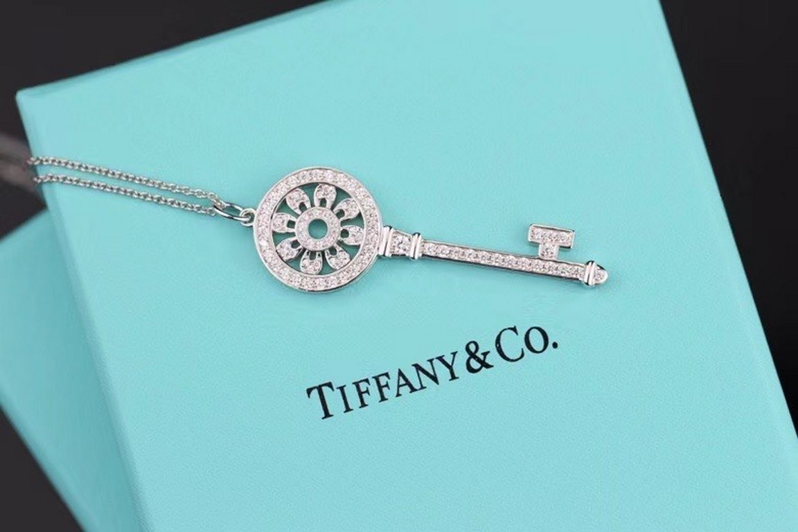 Tiffany Tiffany Necklace  Sunflower Key Original   Necklace Solid Sealed   Electroplated 18k Gold Craft Counter Version One to One     Using the highest version of imported high carbon diamonds in the market   Dazzling s