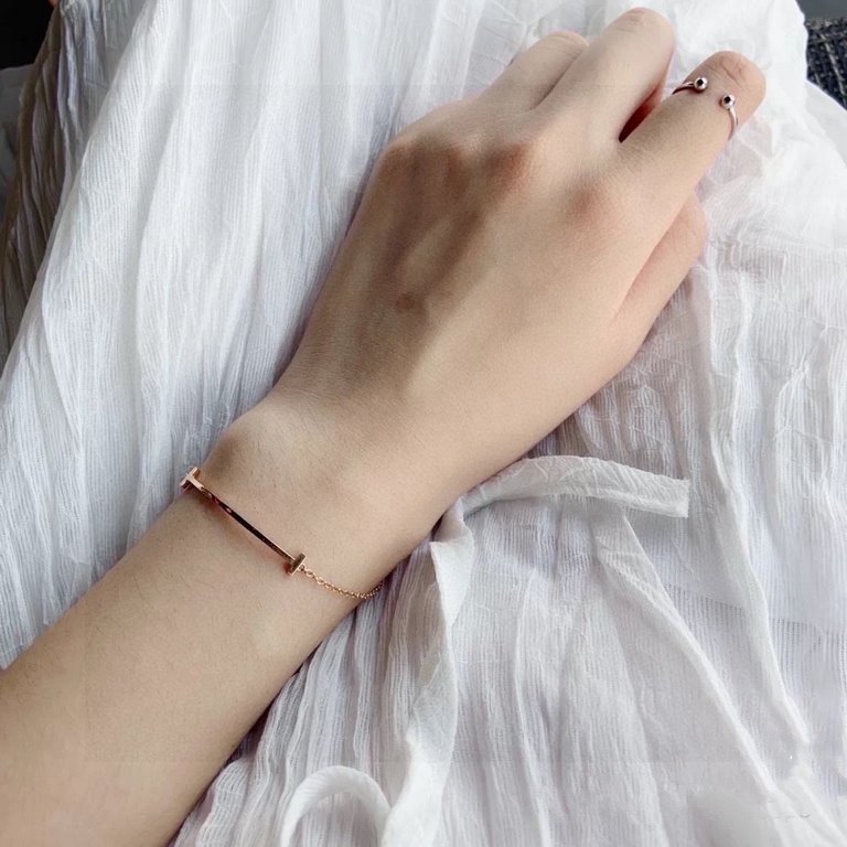 【Order Level】tiff Tiffany Smiley   Double T Bracelet  delicate and elegant models unbeatable good-looking style high-end customized original 925 sterling silver to create simple super nice   two color options rose gold p