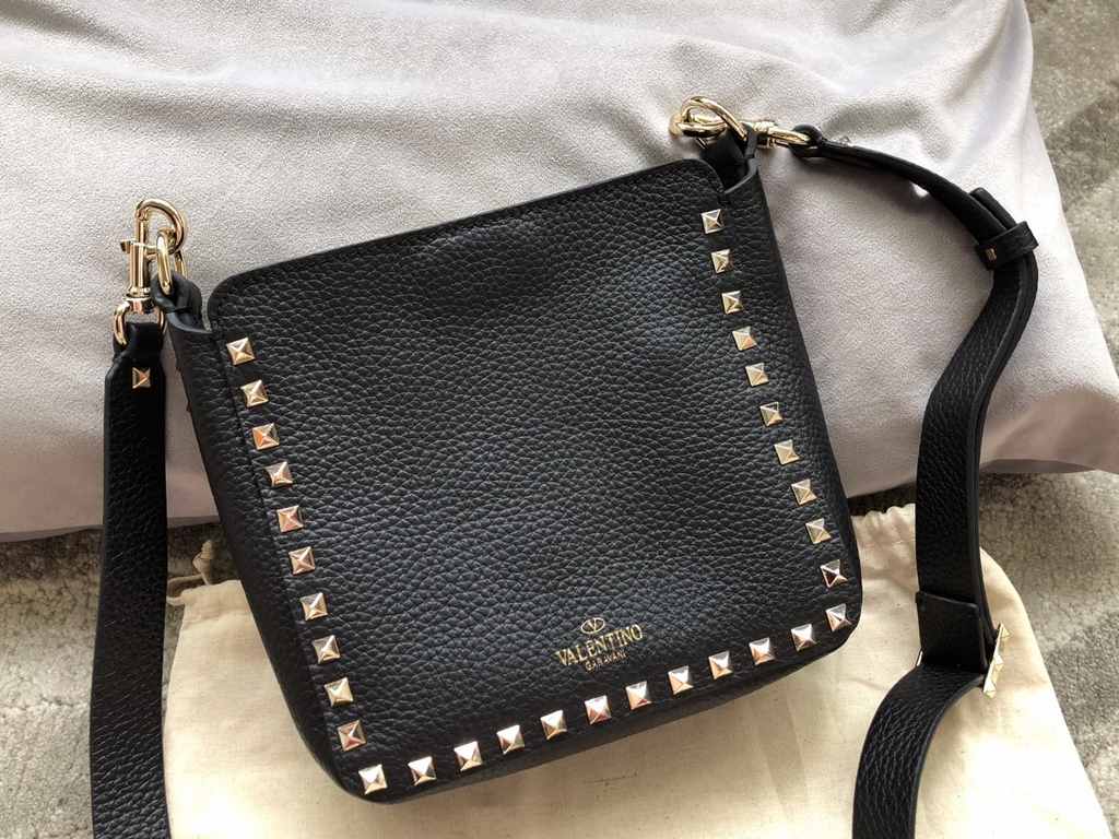 Gold studded gram color 19ss spring and summer new mini small crossbody bag, cowhide litchi grain, inside frosted leather, super cute~Detachable shoulder strapSize 19x19x6cm