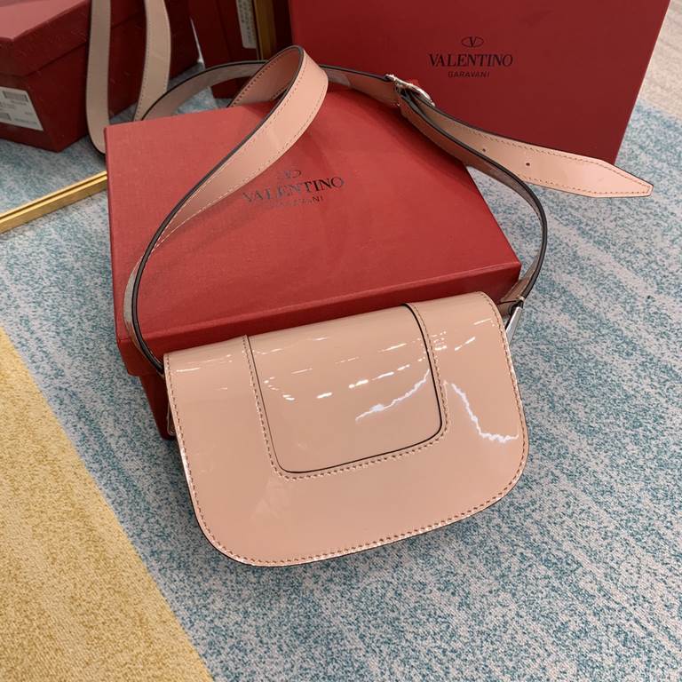 Patent leather with white steel buckleSmall Gold buckle   organza bagValentino Garavani MAXI 2020 model   metal LOGO calf leather crossbody bag with extendable shoulder strap   vacuum-plated metal fittings   button closu