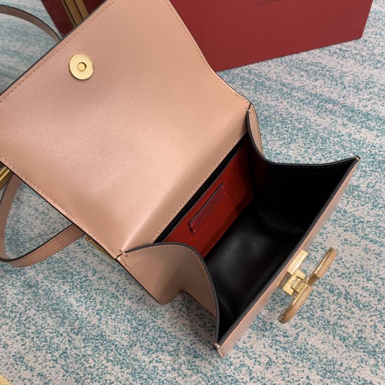 Small   model BOXValentino Garavani VSLING Shiny calf leather shoulder bag   with extendable shoulder strap for shoulder and crossbody use. Vintage brass-finished metal hardware Magnetic closure with leather-covered logo