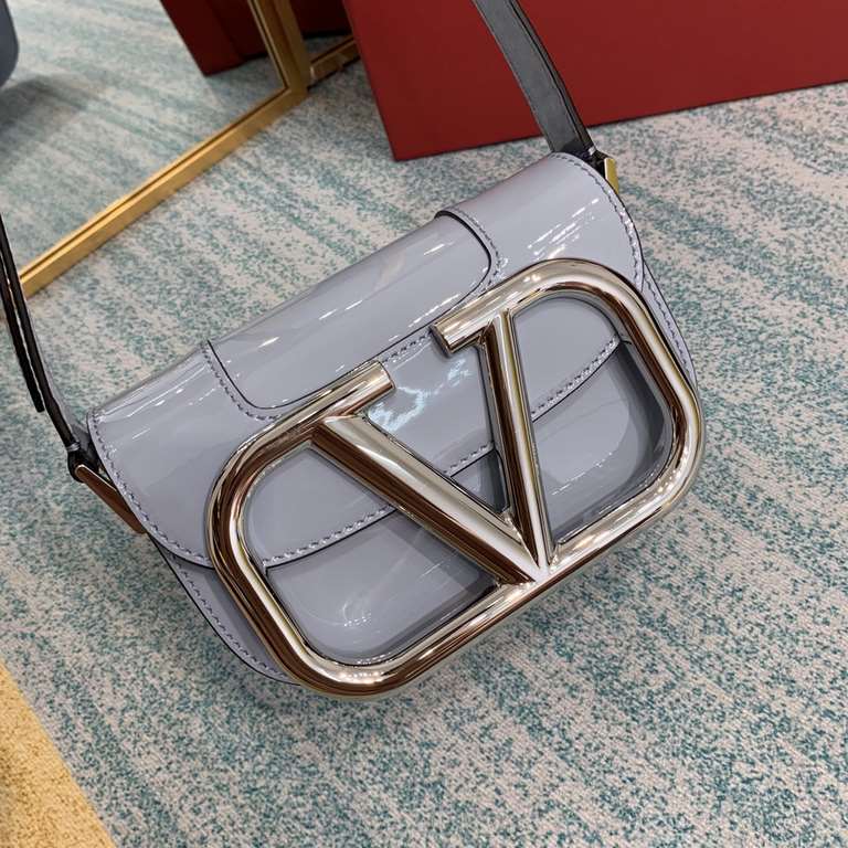 Patent leather with white steel buckleSmall Gold buckle   organza bagValentino Garavani MAXI 2020 model   metal LOGO calf leather crossbody bag with extendable shoulder strap   vacuum-plated metal fittings   button closu