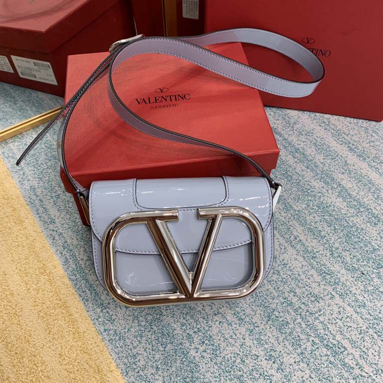 Patent leather with white steel buckleSmall Gold buckle   organza bagValentino Garavani MAXI 2020 model   metal LOGO calf leather crossbody bag with extendable shoulder strap   vacuum-plated metal fittings   button closu