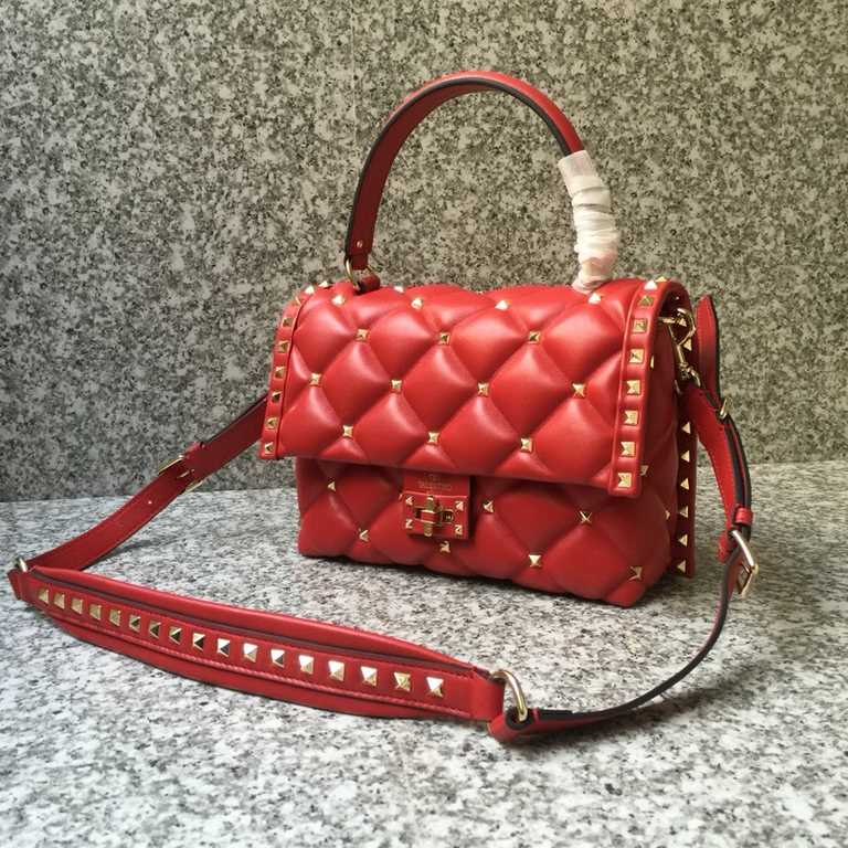 2018 spring and summer series Buy genuine HKD 22500 11 replica Every detail is dripping Classic style plus wonderful details, interwoven into a romantic and beautiful girl's dream   Decorative details change thousands of