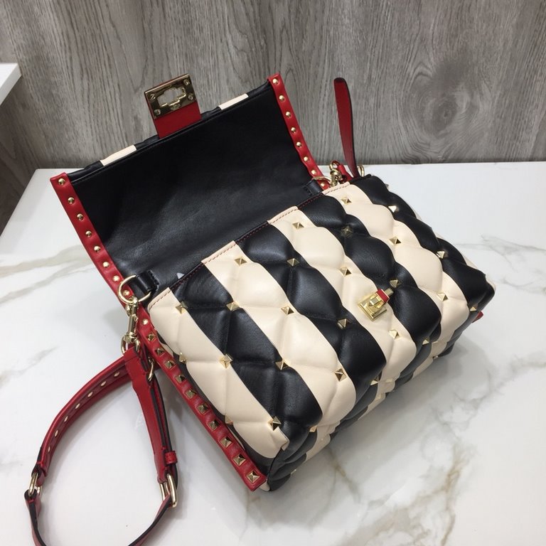 2018 spring and summer series Buy genuine HKD 22500 11 replica Every detail is dripping Classic style plus wonderful details, interwoven into a romantic and beautiful girl's dream   Decorative details change thousands of