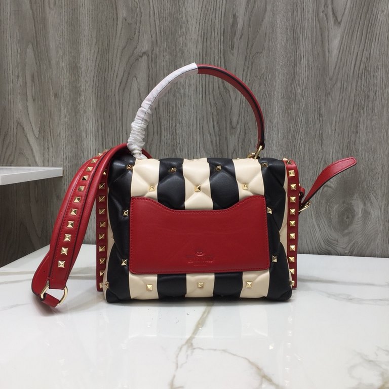 2018 spring and summer series Buy genuine HKD 22500 11 replica Every detail is dripping Classic style plus wonderful details, interwoven into a romantic and beautiful girl's dream   Decorative details change thousands of