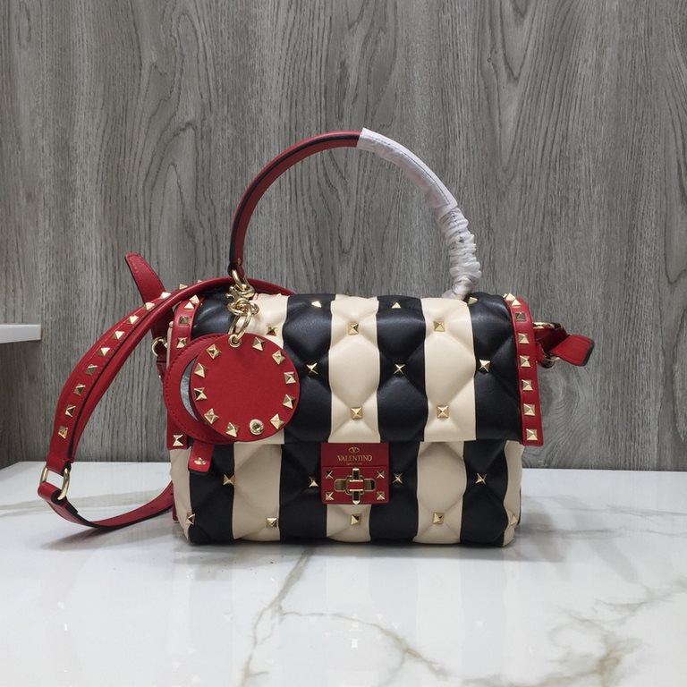 2018 spring and summer series Buy genuine HKD 22500 11 replica Every detail is dripping Classic style plus wonderful details, interwoven into a romantic and beautiful girl's dream   Decorative details change thousands of