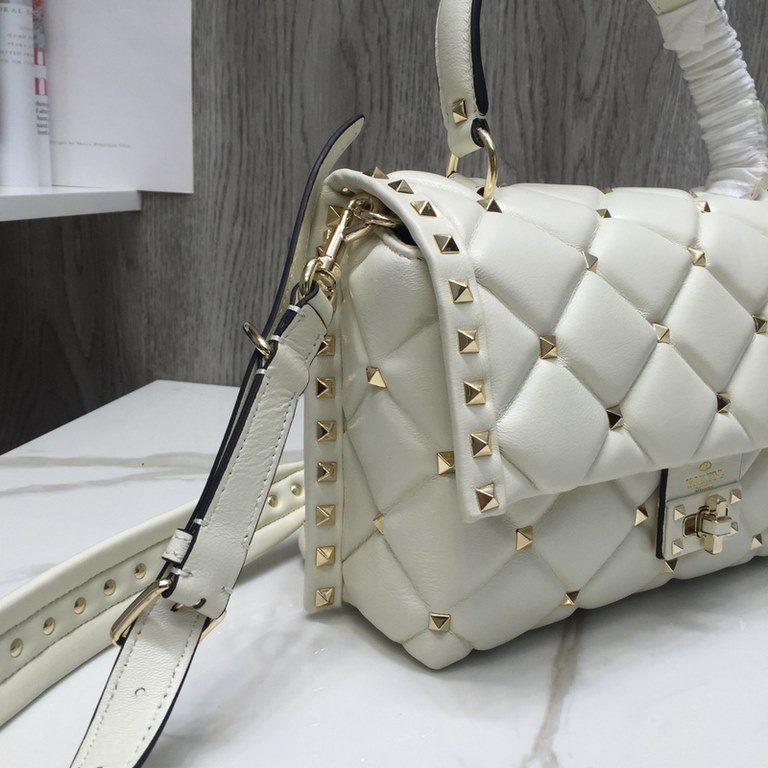 2018 spring and summer series Buy genuine HKD 22500 11 replica Every detail is dripping Classic style plus wonderful details, interwoven into a romantic and beautiful girl's dream   Decorative details change thousands of