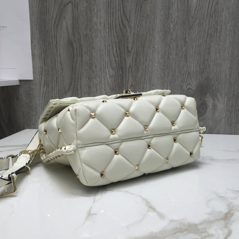 2018 spring and summer series Buy genuine HKD 22500 11 replica Every detail is dripping Classic style plus wonderful details, interwoven into a romantic and beautiful girl's dream   Decorative details change thousands of