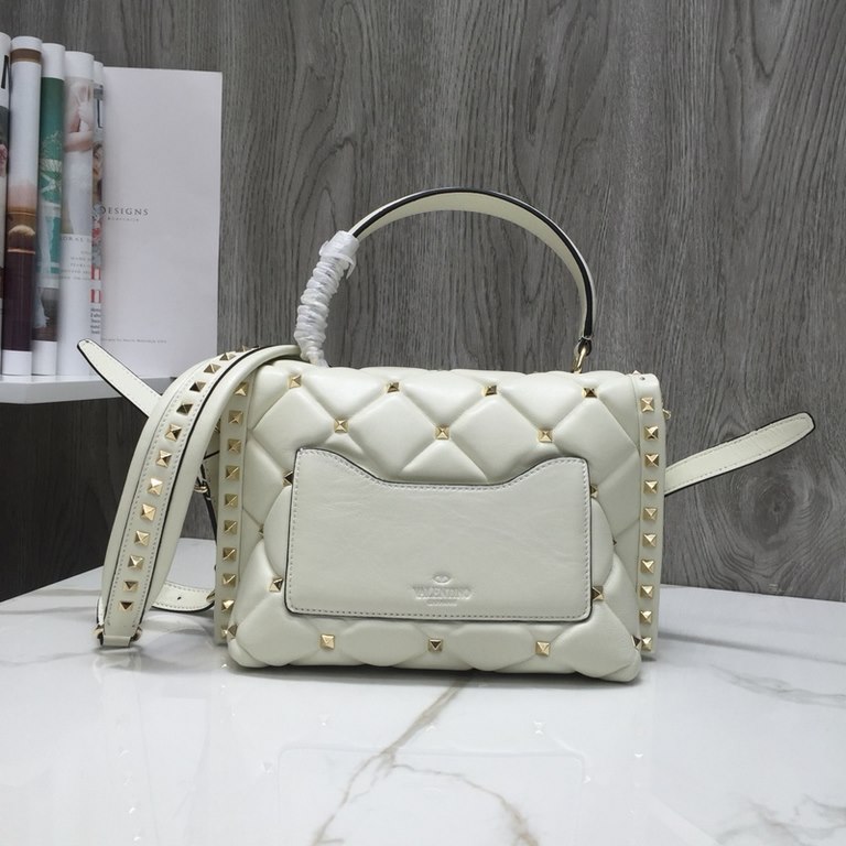 2018 spring and summer series Buy genuine HKD 22500 11 replica Every detail is dripping Classic style plus wonderful details, interwoven into a romantic and beautiful girl's dream   Decorative details change thousands of