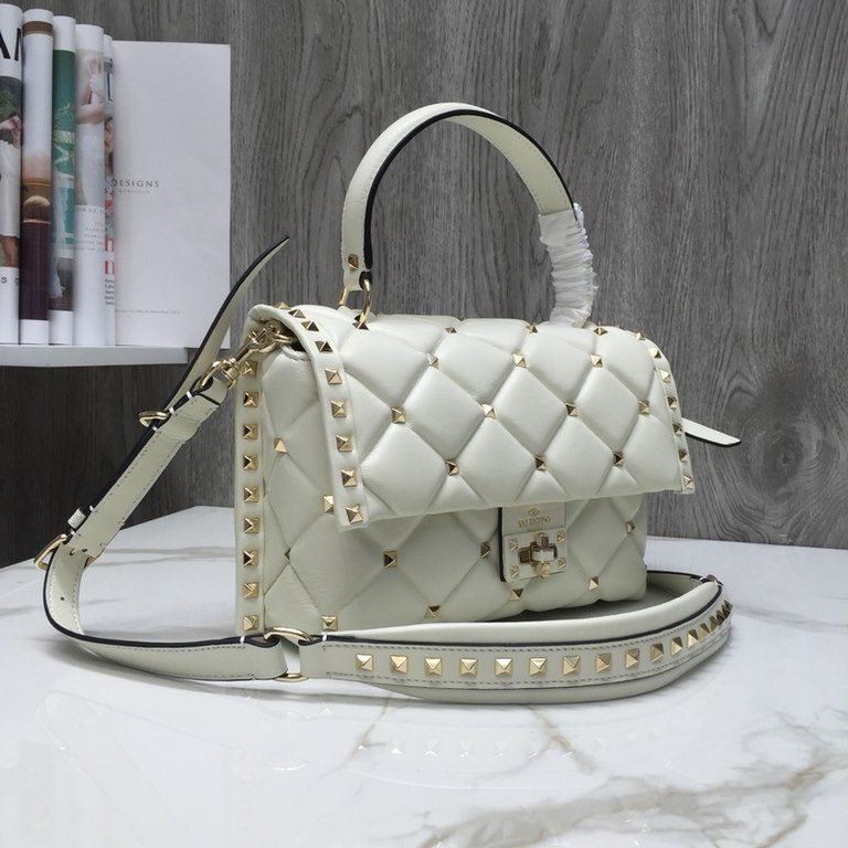 2018 spring and summer series Buy genuine HKD 22500 11 replica Every detail is dripping Classic style plus wonderful details, interwoven into a romantic and beautiful girl's dream   Decorative details change thousands of