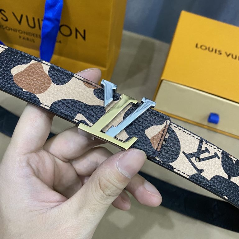 (Picture package )Width 30mm               Donkey new special limited to   women's belt width of 3cm both sides can be used Imported original calf leather decorated with openwork flower craft Classic letters buckle refin