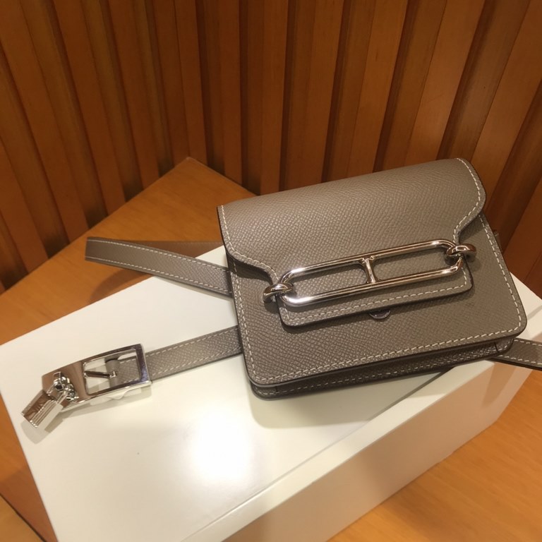 Hermes pig nose fanny pack   belt, the bag has to send a shoulder strap can be diagonally across the shoulder, the belt can be taken out for single use, imported original leather, worth having, on the body effect is very