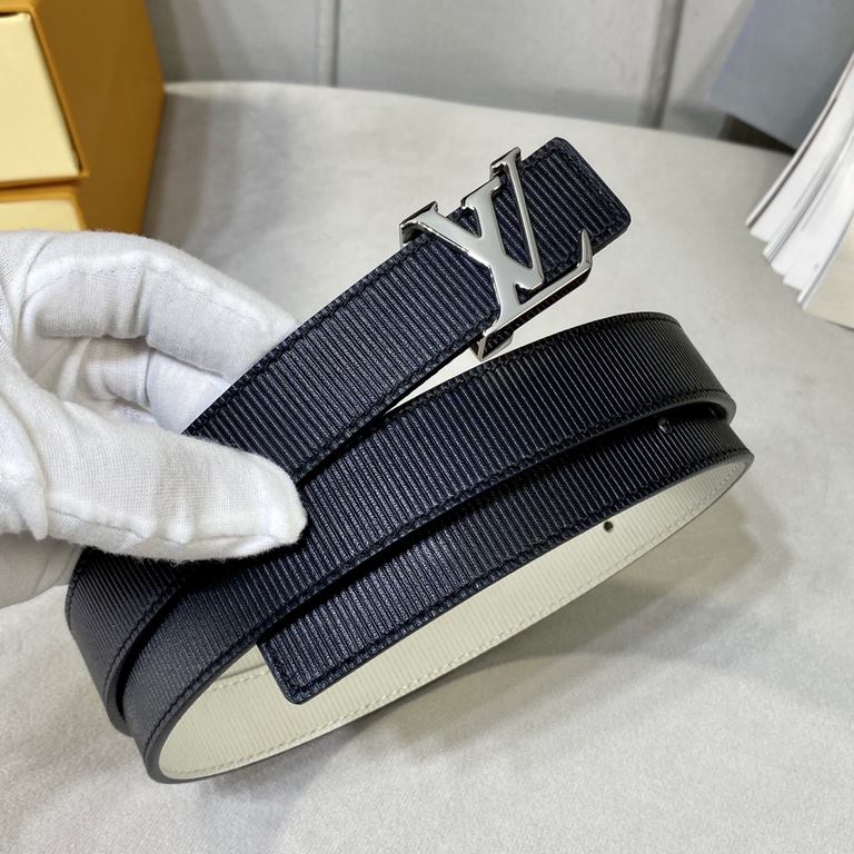 Comes in a fully packaged gift box  .               The newest   belt. Width 25mm Reversible calfskin leather embossed striped black on white Reversible with refined faux jade buckle