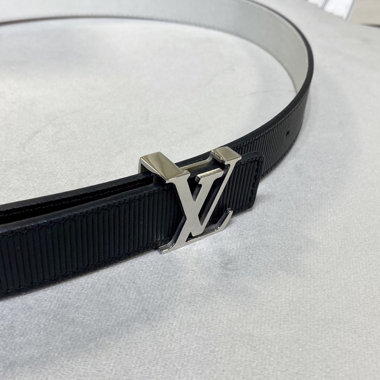 Comes in a fully packaged gift box  .               The newest   belt. Width 25mm Reversible calfskin leather embossed striped black on white Reversible with refined faux jade buckle