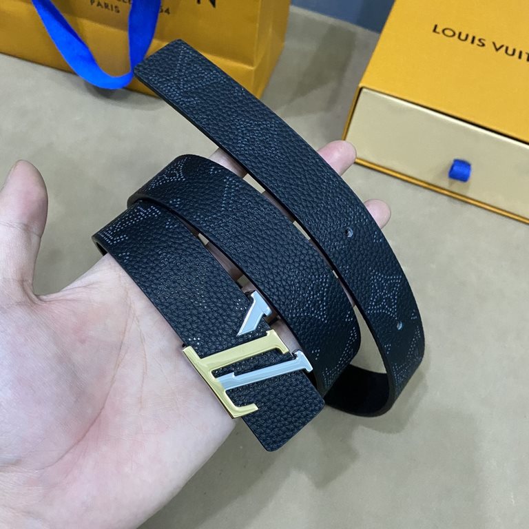 (Picture package )Width 30mm               Donkey new special limited to   women's belt width of 3cm both sides can be used Imported original calf leather decorated with openwork flower craft Classic letters buckle refin