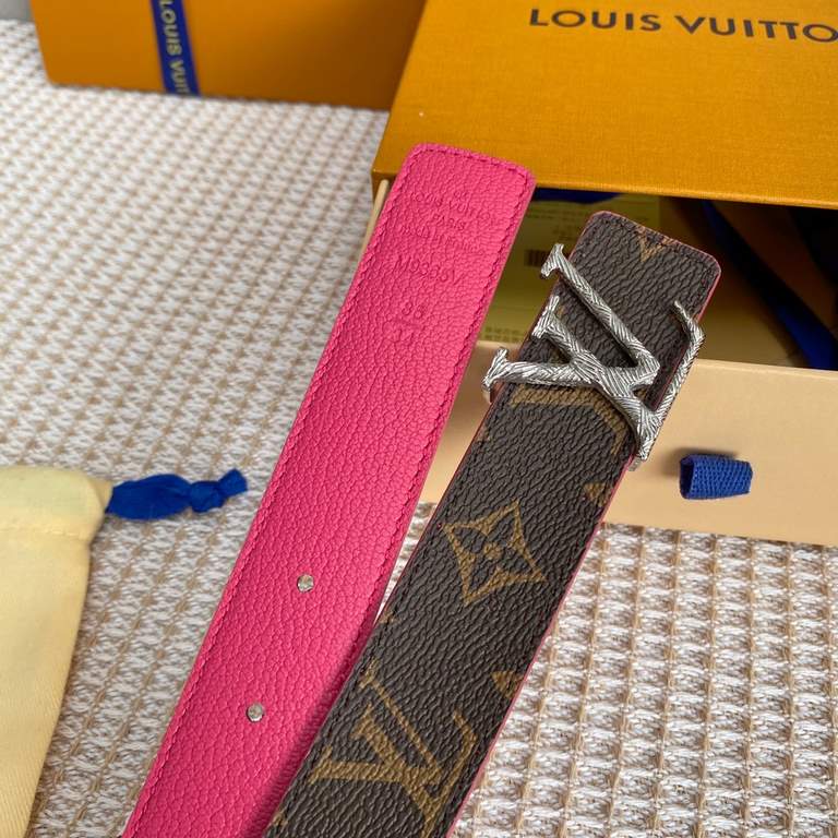 Comes with a full set of gift boxLOUIS VUITTON Louis Vuitton Overseas purchased original genuine Made in Spain - Classic reversible design, one for two Mon organ canvas leather belt, imported calfskin lining, shiny palla