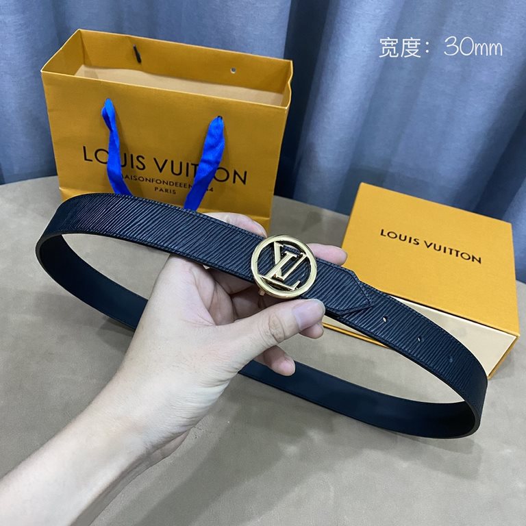 (Picture package )Width 30mmL0UIS VUITT0N    A must have for the goddess! Width 30mm This women's Vuitton belt is made of Epi leather. The brightly colored accents and 316 steel hardware are instantly stylish and feminin