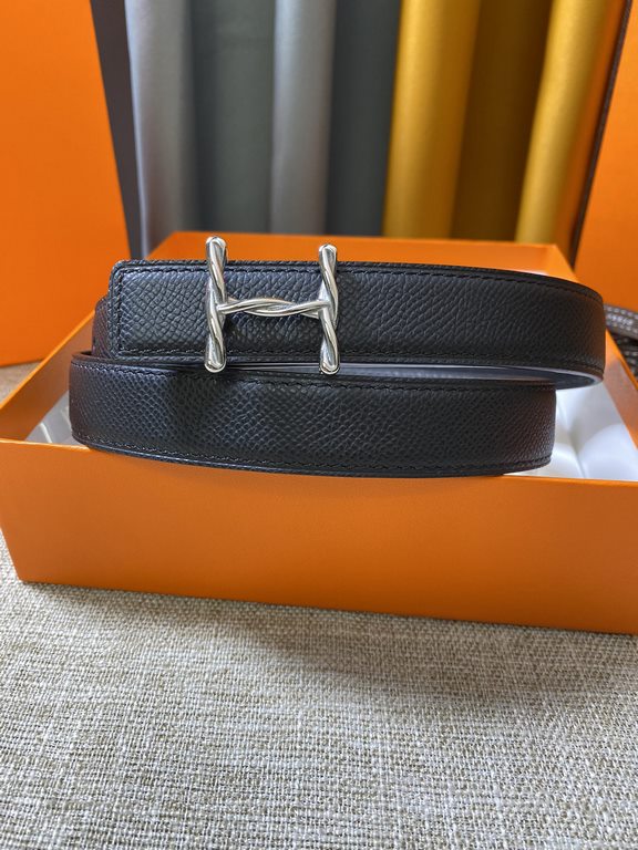 ~ Hermes new synchronized update, the original single generation purchase level, 24mm Belt body both sides of the imported original first-layer cowhide, pure steel new original buckle, the belt can be used on both sides 