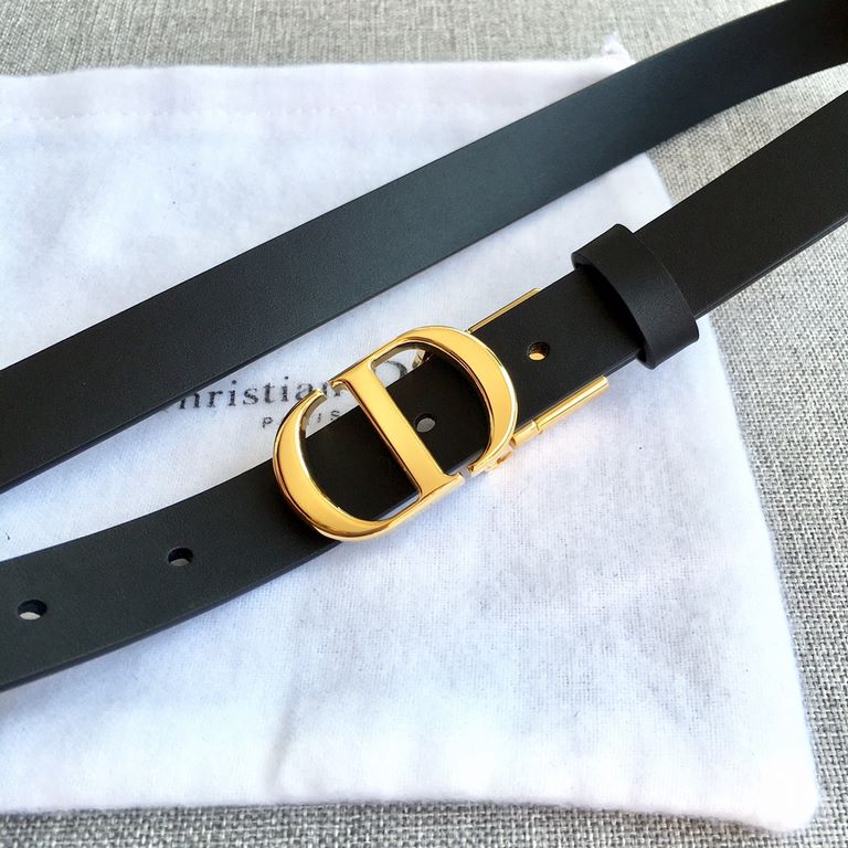 With full set of packaging gift box Dior Women's New 2.0CM The French designer once said, The belt is the ideal accessory that is adept at emphasizing the lines of the waist. The CD belt collection is made of exquisite l