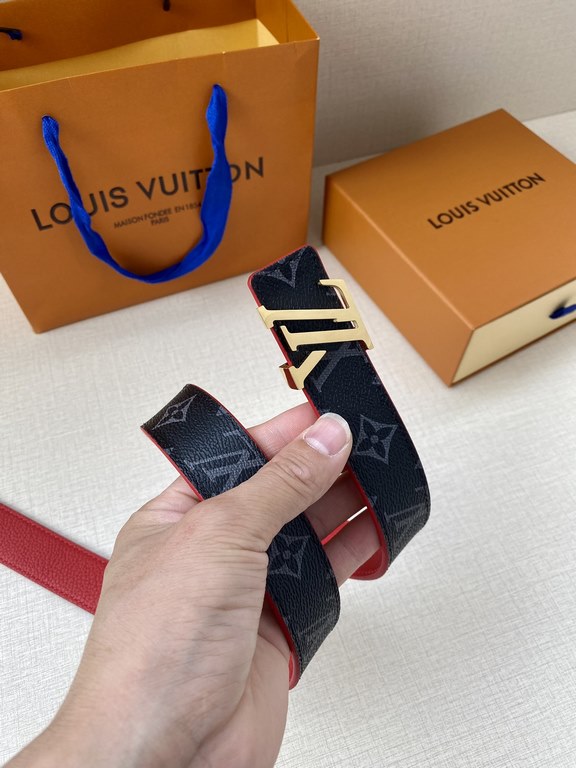 This 3.0 wide double sided LV Initiales belt in smooth cowhide leather and iconic Monogram canvas is finished with a polished LV Initiales buckle for versatile styling options that will complement your Louis Vuitton leat