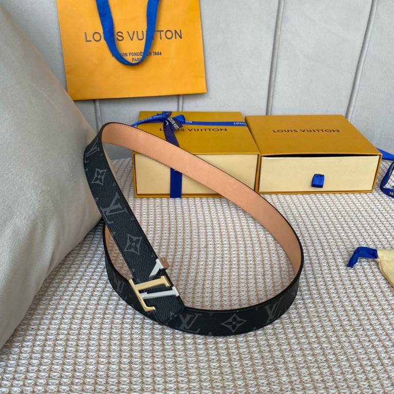 Comes with a full set of gift boxWidth 30mm LOUIS VUITTON OVERSEAS ORIGINAL GENUINE Made in Spain - Classic design Mon organ canvas leather belt Imported calfskin cream brushed bottom lining Shiny palladium-plated buckle