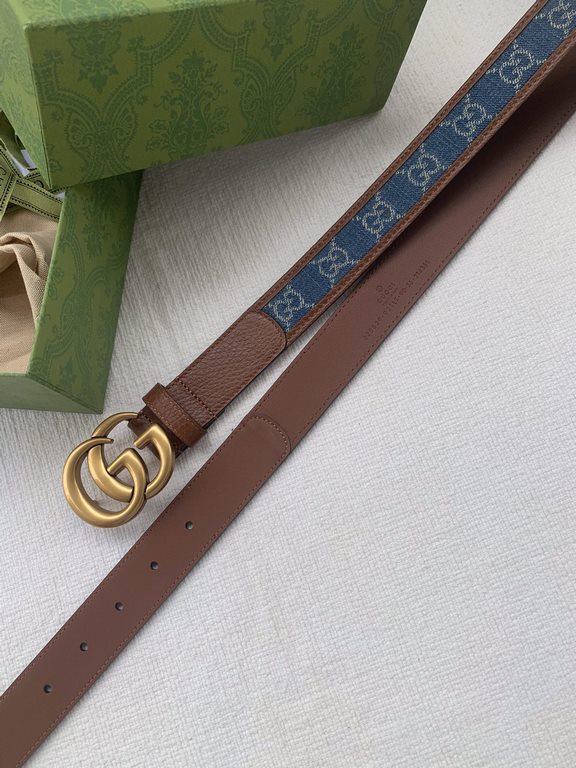 Women's Complete with gift box   G's new denim fabrics are interpreted through the lens of the Gucci aesthetic and emanate a strong brand identity. This belt is embellished with GG motifs throughout, incorporating a slig