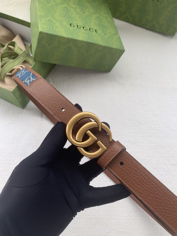 Women's Complete with gift box   G's new denim fabrics are interpreted through the lens of the Gucci aesthetic and emanate a strong brand identity. This belt is embellished with GG motifs throughout, incorporating a slig