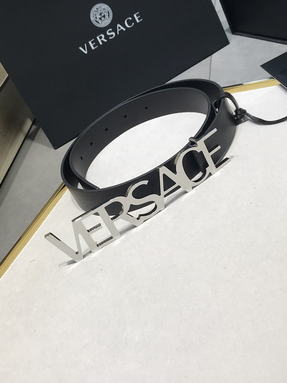 Distribution of counter packaging Perforation pin Width 30MM, original imported calfskin Head layer cowhide, with original ruthenium palladium plating VC letter buckle, feel . Oil edge near perfect, original leather cust