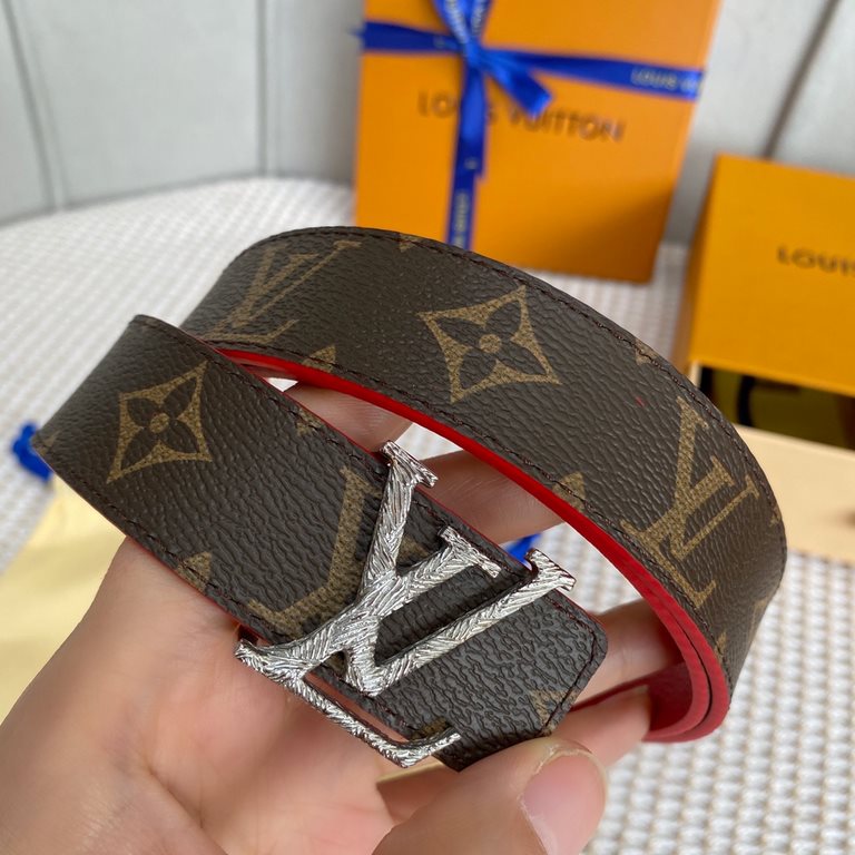 Comes with a full set of gift boxLOUIS VUITTON Louis Vuitton Overseas purchased original genuine Made in Spain - Classic reversible design, one for two Mon organ canvas leather belt, imported calfskin lining, shiny palla