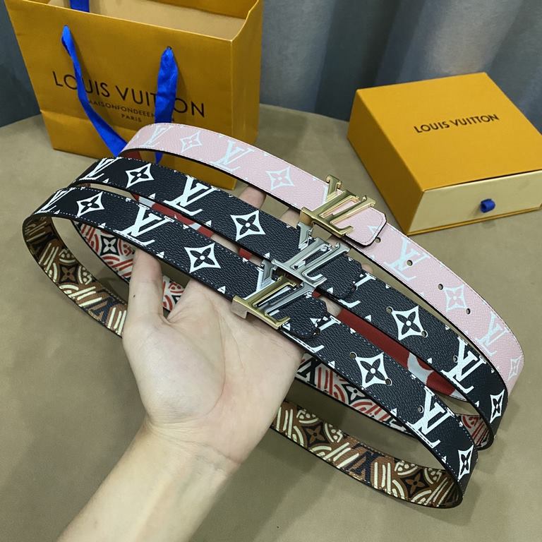 (Picture package )Width 30mmChic and stylish, this LV Iconic 30mm reversible belt is adorned with an eye-catching large Monogram print on one side, echoing Louis Vuitton's newly launched Monogram Giant collection.