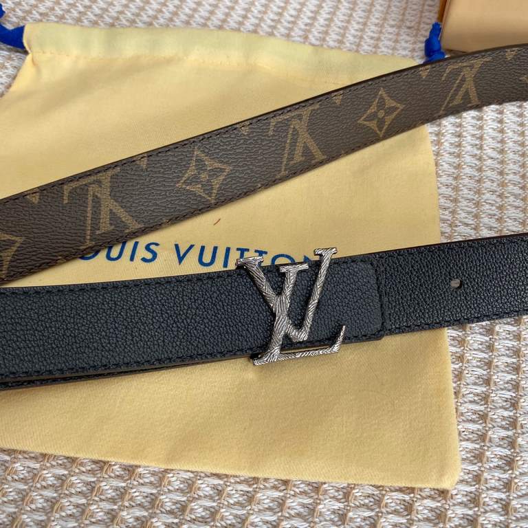 Comes with a full set of gift boxLOUIS VUITTON Louis Vuitton Overseas purchased original genuine Made in Spain - Classic reversible design, one for two Mon organ canvas leather belt, imported calfskin lining, shiny palla