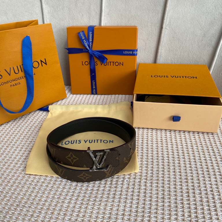 Comes with a full set of gift boxLOUIS VUITTON Louis Vuitton Overseas purchased original genuine Made in Spain - Classic reversible design, one for two Mon organ canvas leather belt, imported calfskin lining, shiny palla