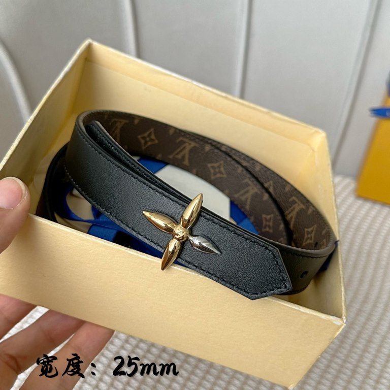 Lv pyrmide Truck L OEiI reversible belt 】 Donkey ladies   belt width 2.5cm Classic color coffee flower   calf leather plain bottom with new flower interlocking buckle can be worn on both sides of the fashionable and gene